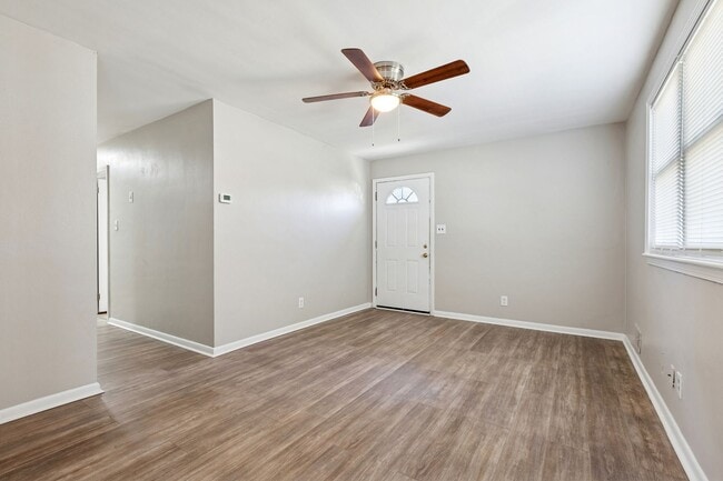 Building Photo - 9466 Phillip Ave