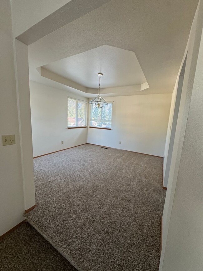 Building Photo - HEART OF SILVERDALE - 4BED 3 BATH HOME