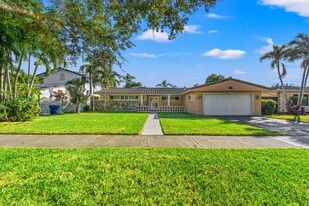 Building Photo - 14401 Sabal Dr