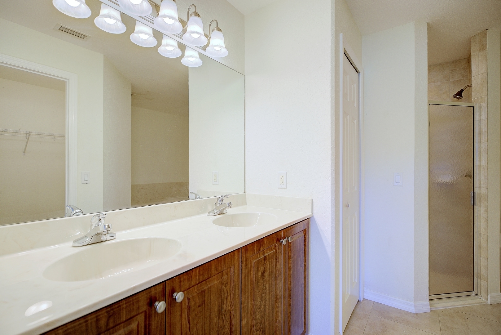 Building Photo - 221 Beech Way NW