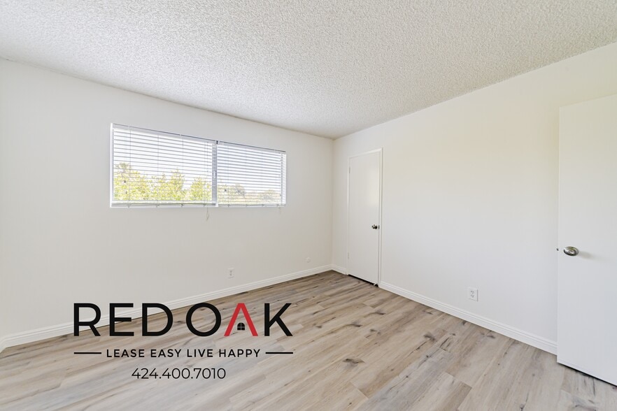 Building Photo - 10741 Moorpark St
