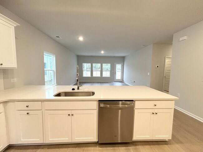 Building Photo - Perfect family home in Ocean Isle Beach