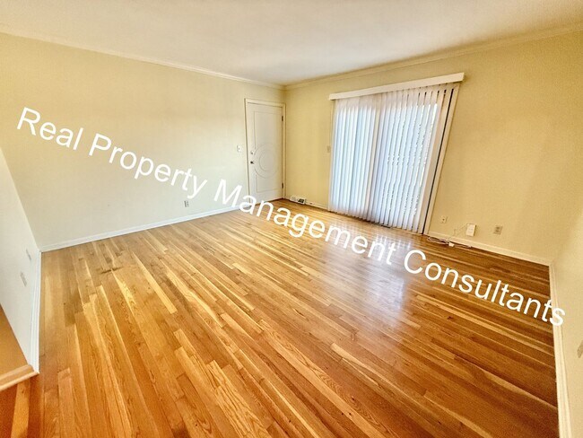 Building Photo - Move In Special on 1 Bedroom in Westport Edge