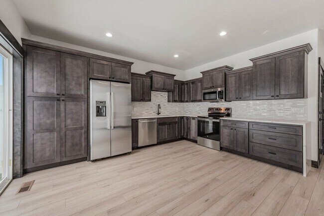 Building Photo - Brand New 3 bed 2.5 townhome