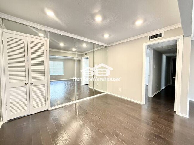 Building Photo - 2 Bed / 2 Bath Condo in Gated, Secluded Co...