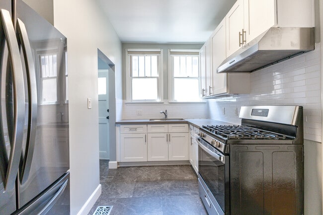 Building Photo - 650 Maltman Ave