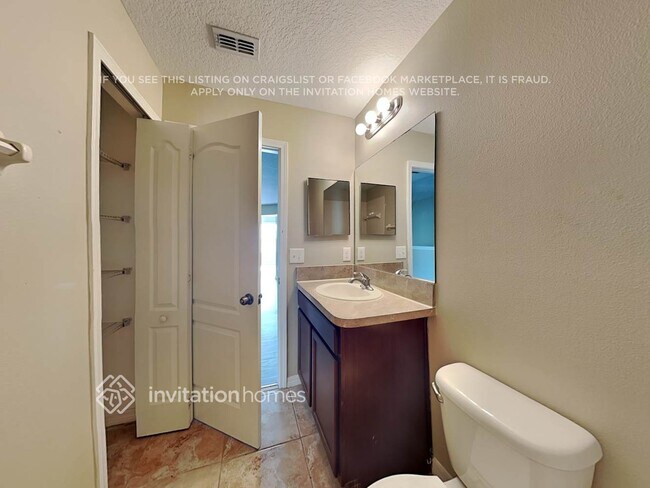 Building Photo - 1812 Oak Pond St