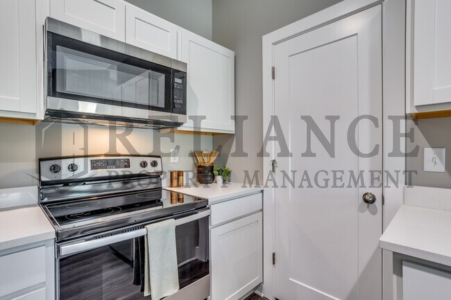 Building Photo - 4934 N Vassar Ave