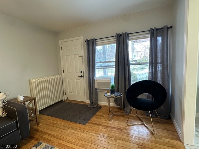 Building Photo - 39 N Mountain Ave