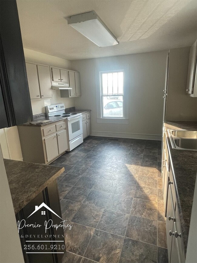 Building Photo - Gadsden Home PLUS 12 x 20 Storage Unit - Alabama