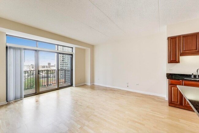 Building Photo - 1250 S Indiana Ave