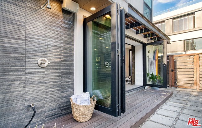 Building Photo - 5317 Pacific Ave