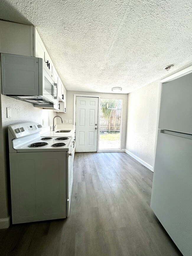 Building Photo - 8220 Krag Dr