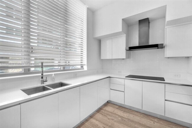 Building Photo - 9501 Collins Ave