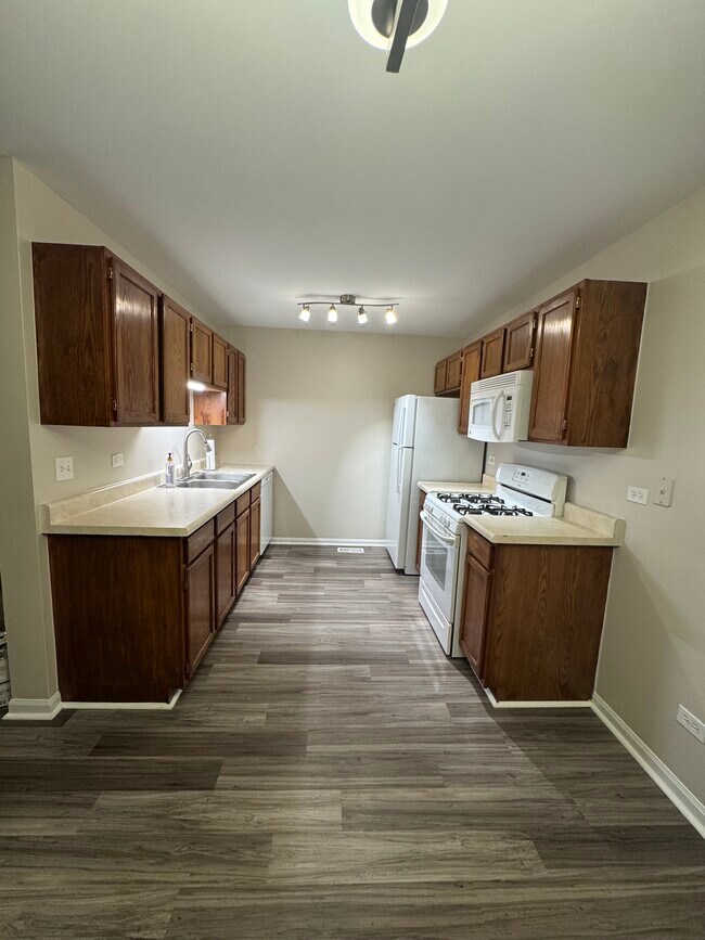 Kitchen - 350 Wethington Dr