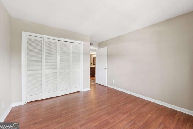 Building Photo - 72 Montre Square NW