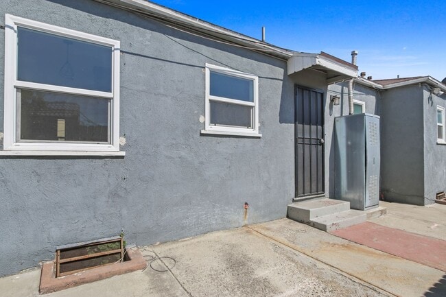 Building Photo - 3569 Mulford Ave