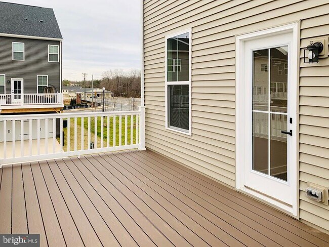 Building Photo - 11380 Willow Green Cir