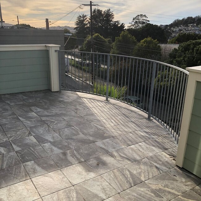 Building Photo - COMING SOON!  Beautiful 3 br/2ba -2  Levels, Private Deck, Panoramic Views, Garage Parking, Washe...