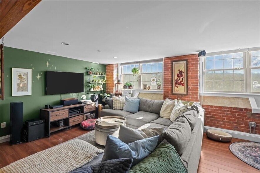 Building Photo - 1 Tupperware Dr