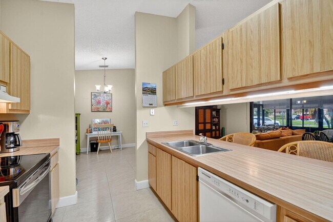 Building Photo - 15 Farnworth Dr
