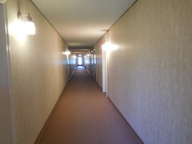 Building Photo - 460 W Downer Pl