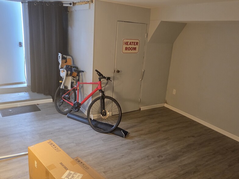 Partial view of second living area - 321 E Jefferson St