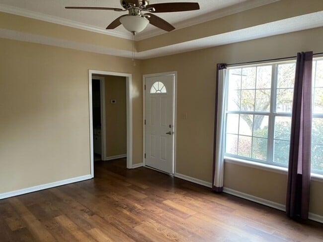 Building Photo - 3/2 HOME NEAR FREEDOM PARK.