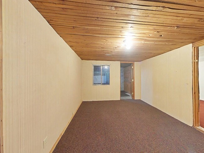 Building Photo - 4 Bedroom House ~ Close to Corvallis Count...