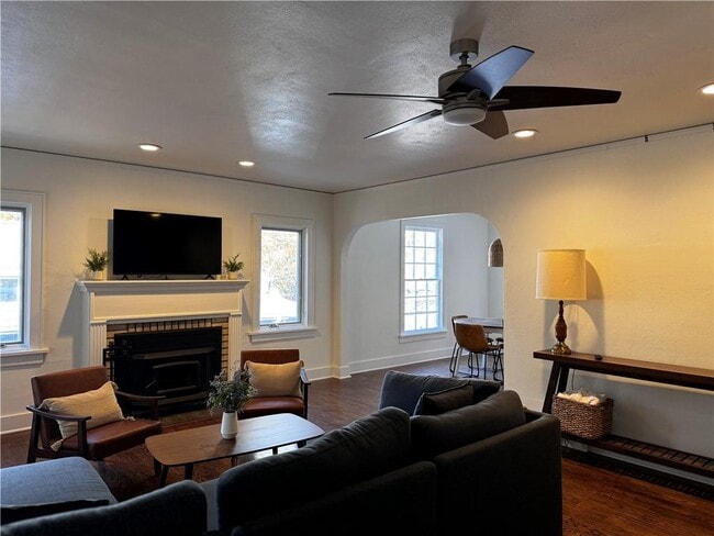 Building Photo - 610 N Olive Ave