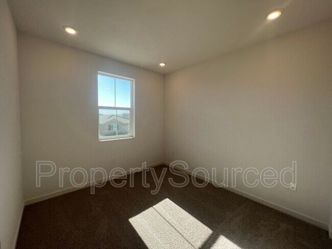 Building Photo - 1029 Pipit St