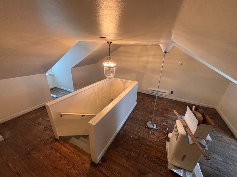 Building Photo - 520 Harry St