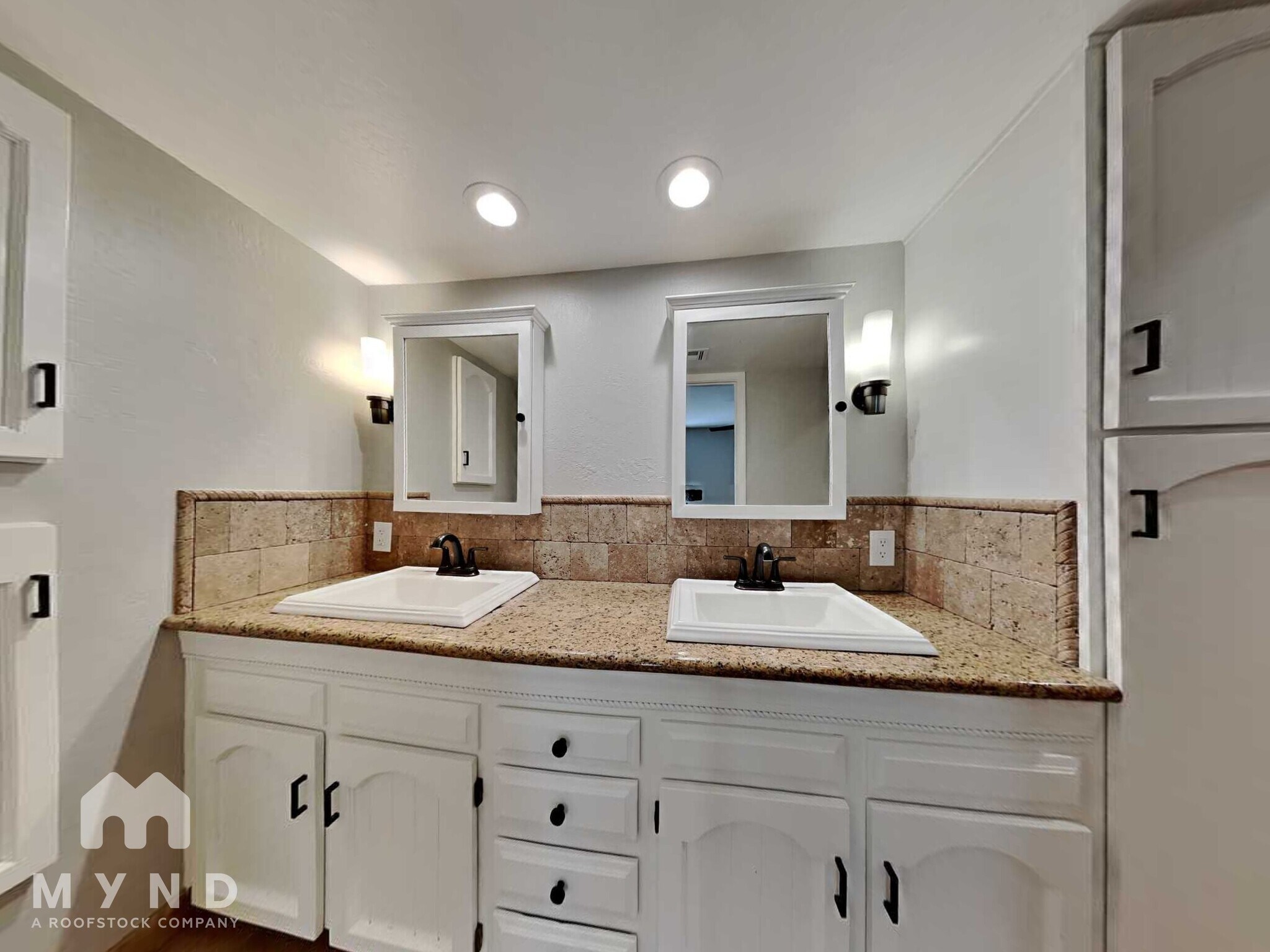 Building Photo - 7043 E Hearn Rd