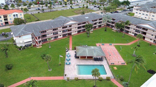 Building Photo - 5300 Washington St