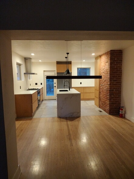 Open concept floor plan perfect for entertaining - 1235 S University Blvd