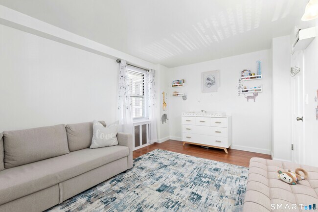 Building Photo - 71 Strawberry Hill Ave