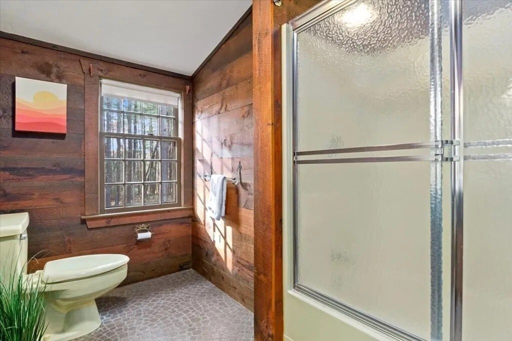 Building Photo - 16 King Philip Trl