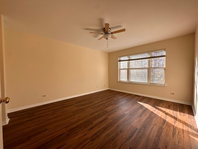 Building Photo - 437 Pine Lake Cir