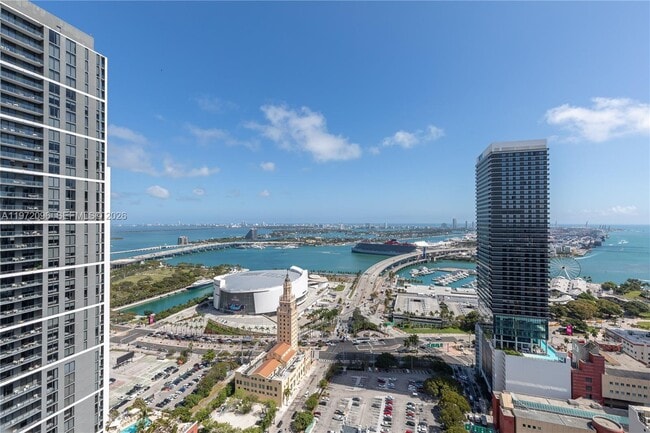 Building Photo - 121 NE 5th St