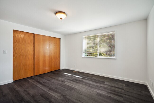 Building Photo - 2119 Duvall Ave NE