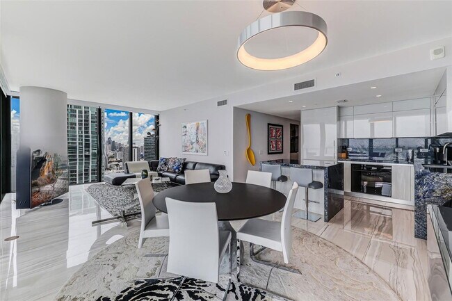 Building Photo - 3131 NE 7th Ave