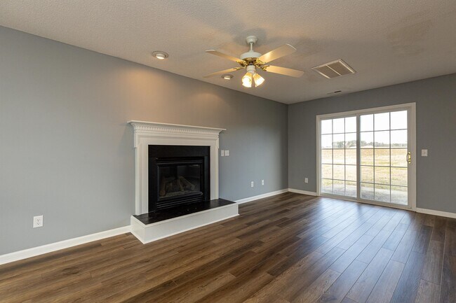 Building Photo - 204 Landmark Dr