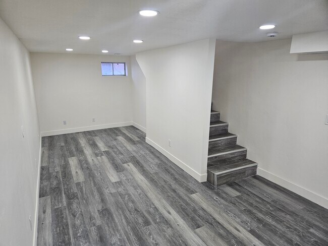 Building Photo - Roy Apartments