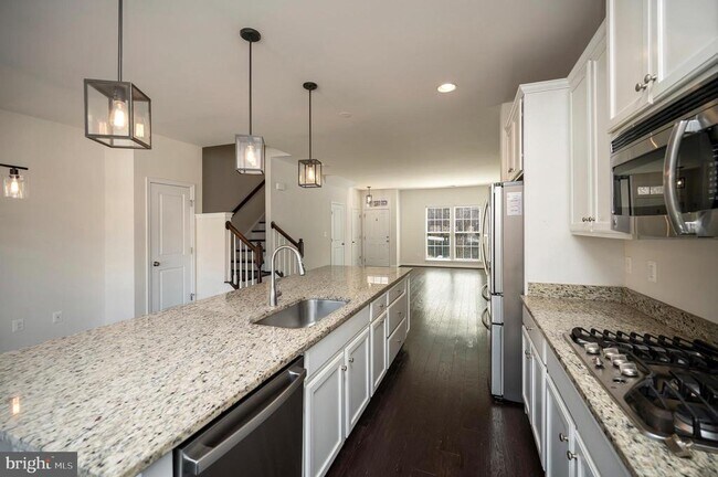 Building Photo - 208 Freesia Ln