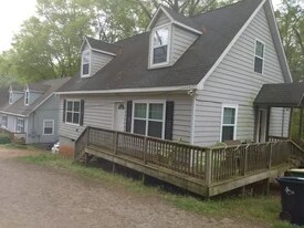 Building Photo - 114 Simmons