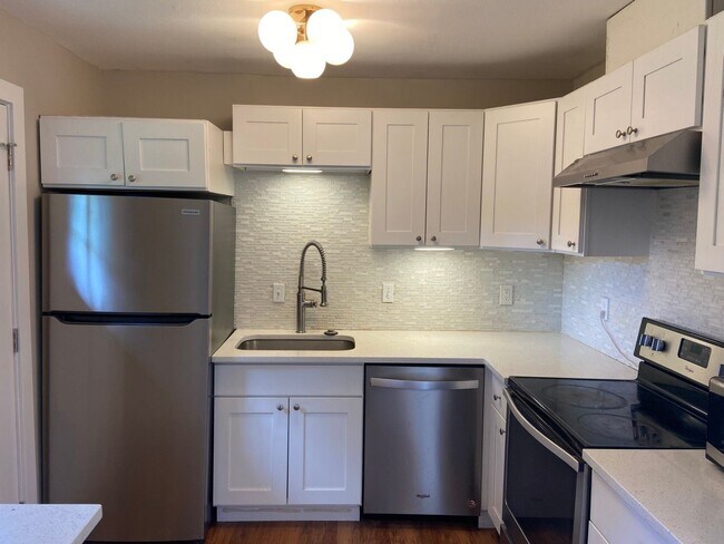 Building Photo - Charming 3 Bedroom, 1 Bath Home in Portland offering Comfortable Living with Central AC!