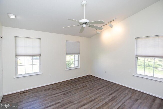 Building Photo - 1739 McNelis Dr