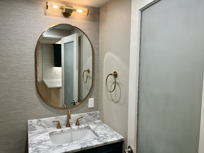 Building Photo - 753 Oak St