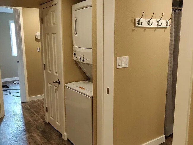 Building Photo - 5414 Fossil Ct N