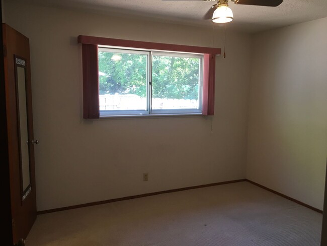 Building Photo - 3 bedroom home near Sacramento River Trail